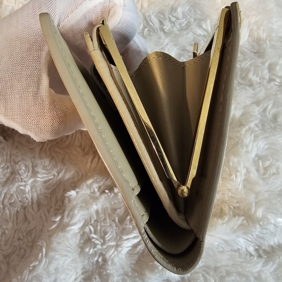 Louis Vuitton Monogrammed Gold Vernis Bifold Wallet Authentic Preloved - Picture 9 of 16